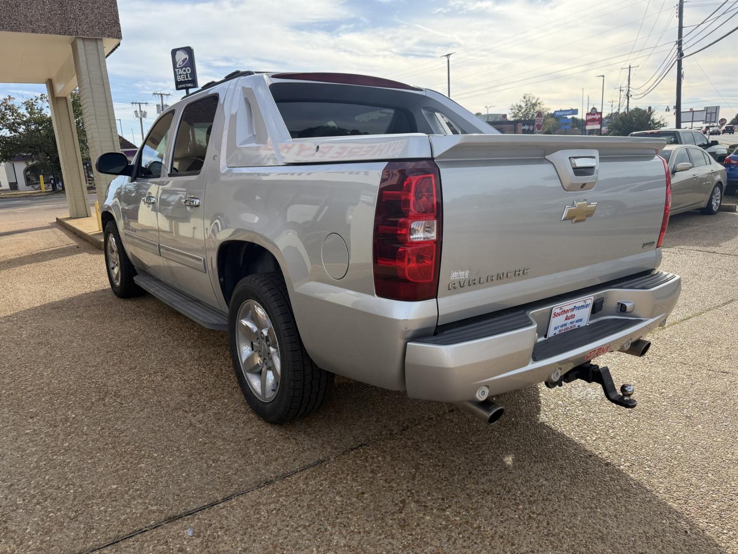 2011 SILVER CHEVROLET AVALANCHE LT (3GNMCFE08BG) , located at 922 W. Beacon St., Philadelphia, MS, 39350, (601) 650-3675, 32.770447, -89.127151- Photo#3
