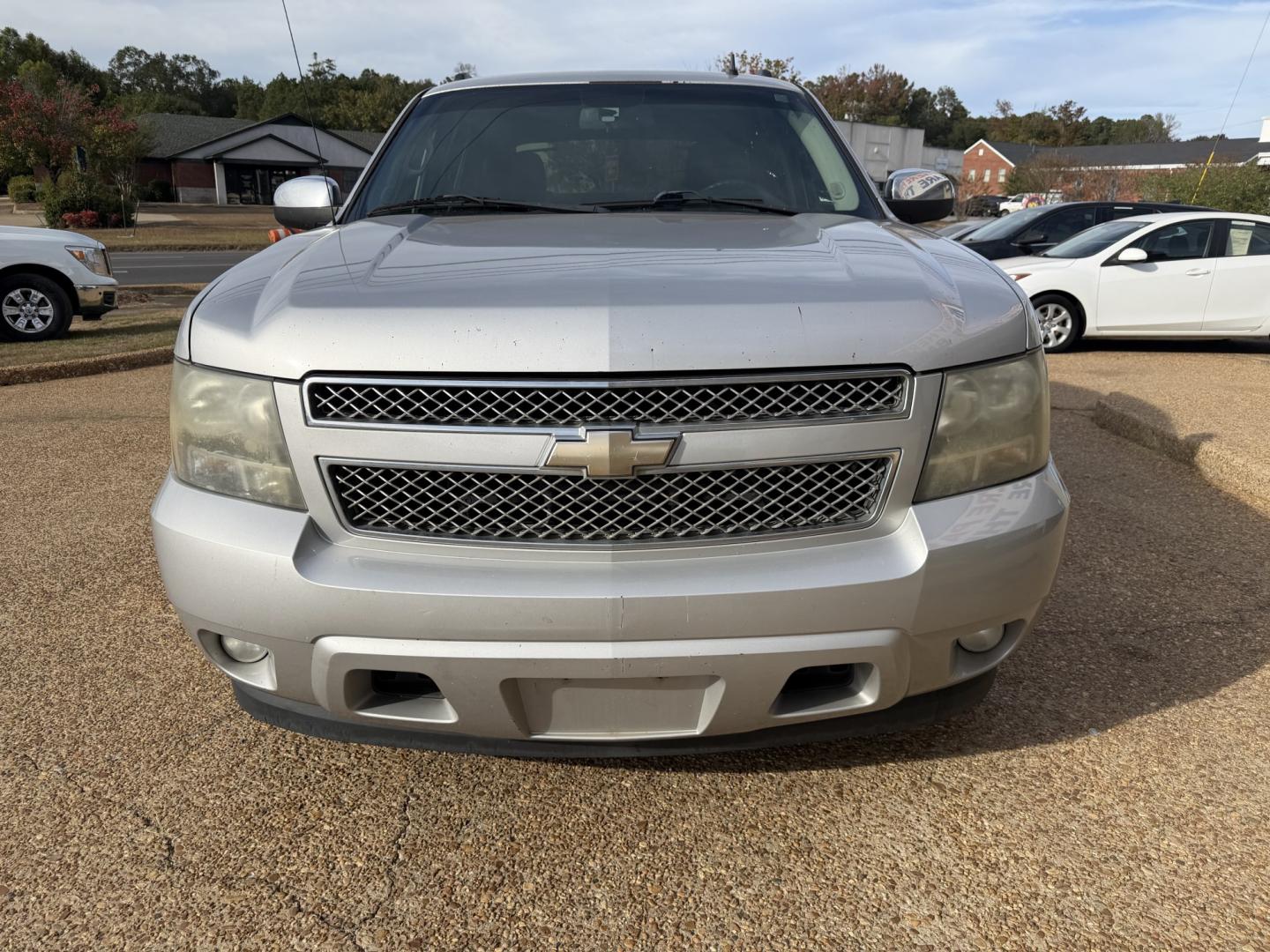 2011 SILVER CHEVROLET AVALANCHE LT (3GNMCFE08BG) , located at 922 W. Beacon St., Philadelphia, MS, 39350, (601) 650-3675, 32.770447, -89.127151- Photo#1