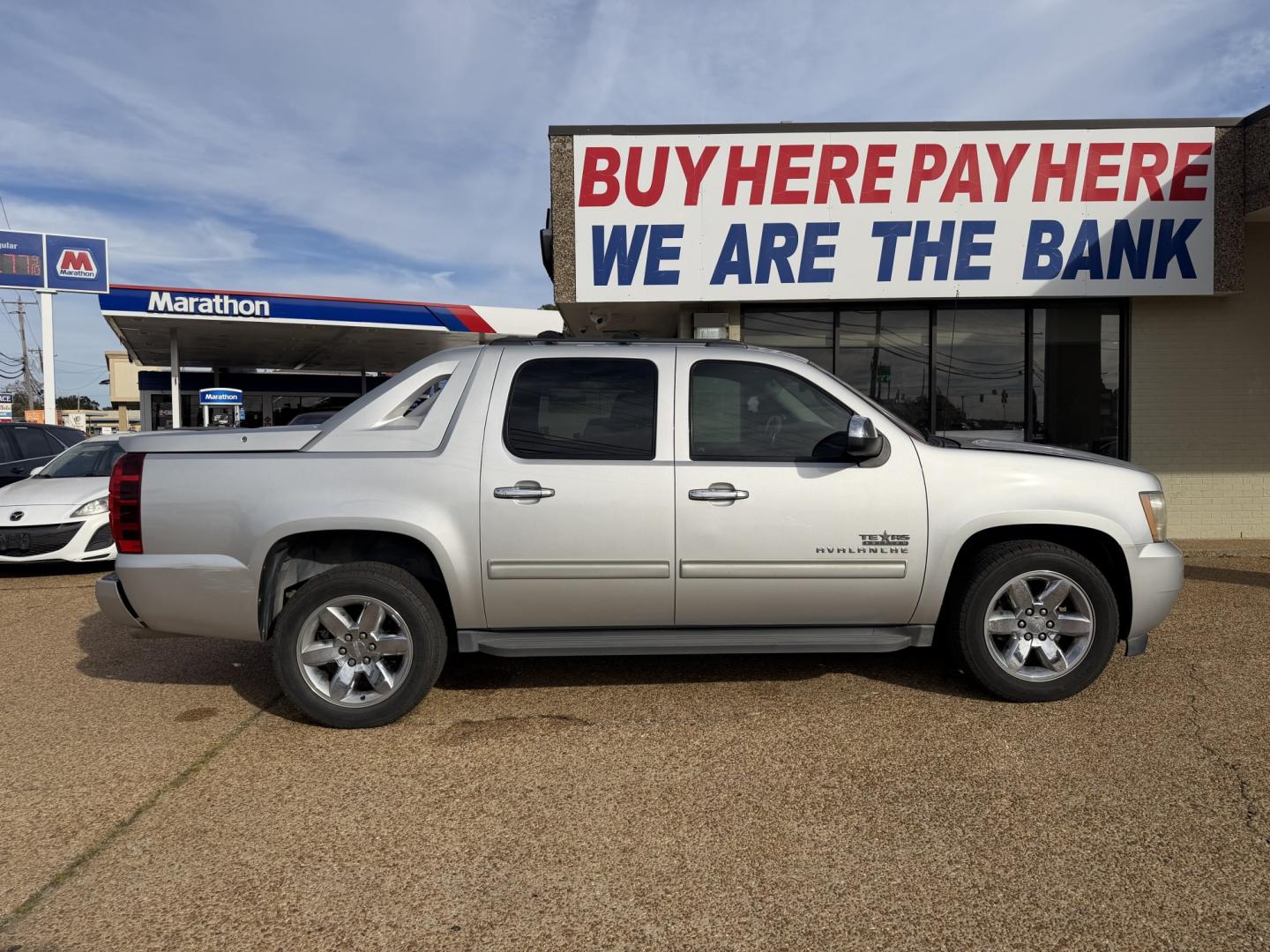 2011 SILVER CHEVROLET AVALANCHE LT (3GNMCFE08BG) , located at 922 W. Beacon St., Philadelphia, MS, 39350, (601) 650-3675, 32.770447, -89.127151- Photo#6
