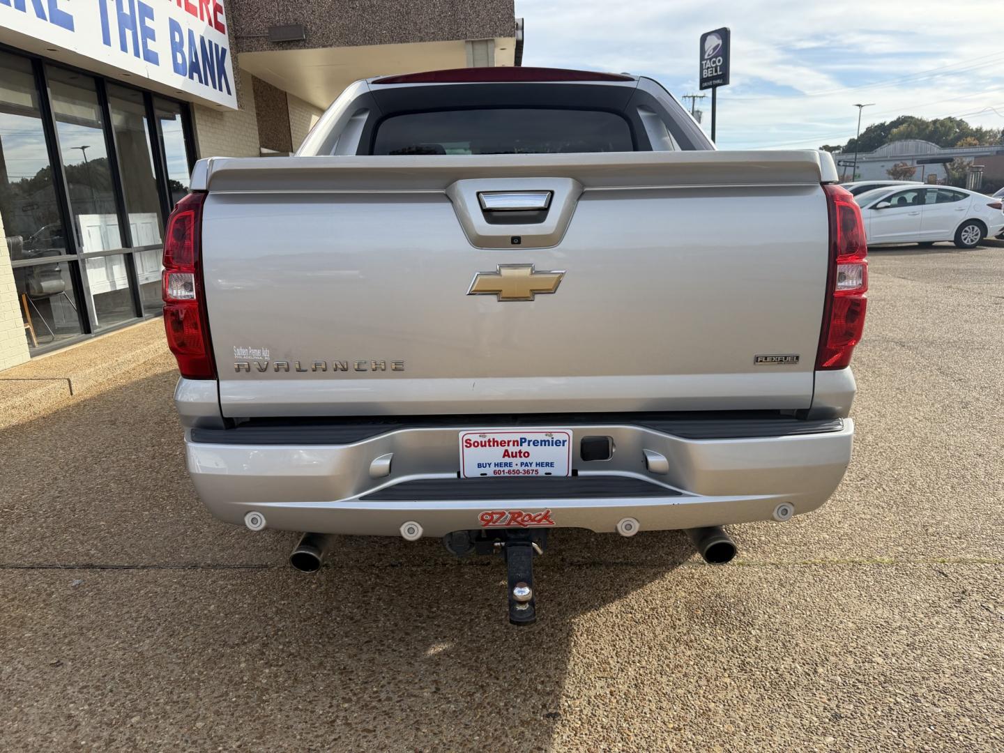 2011 SILVER CHEVROLET AVALANCHE LT (3GNMCFE08BG) , located at 922 W. Beacon St., Philadelphia, MS, 39350, (601) 650-3675, 32.770447, -89.127151- Photo#4