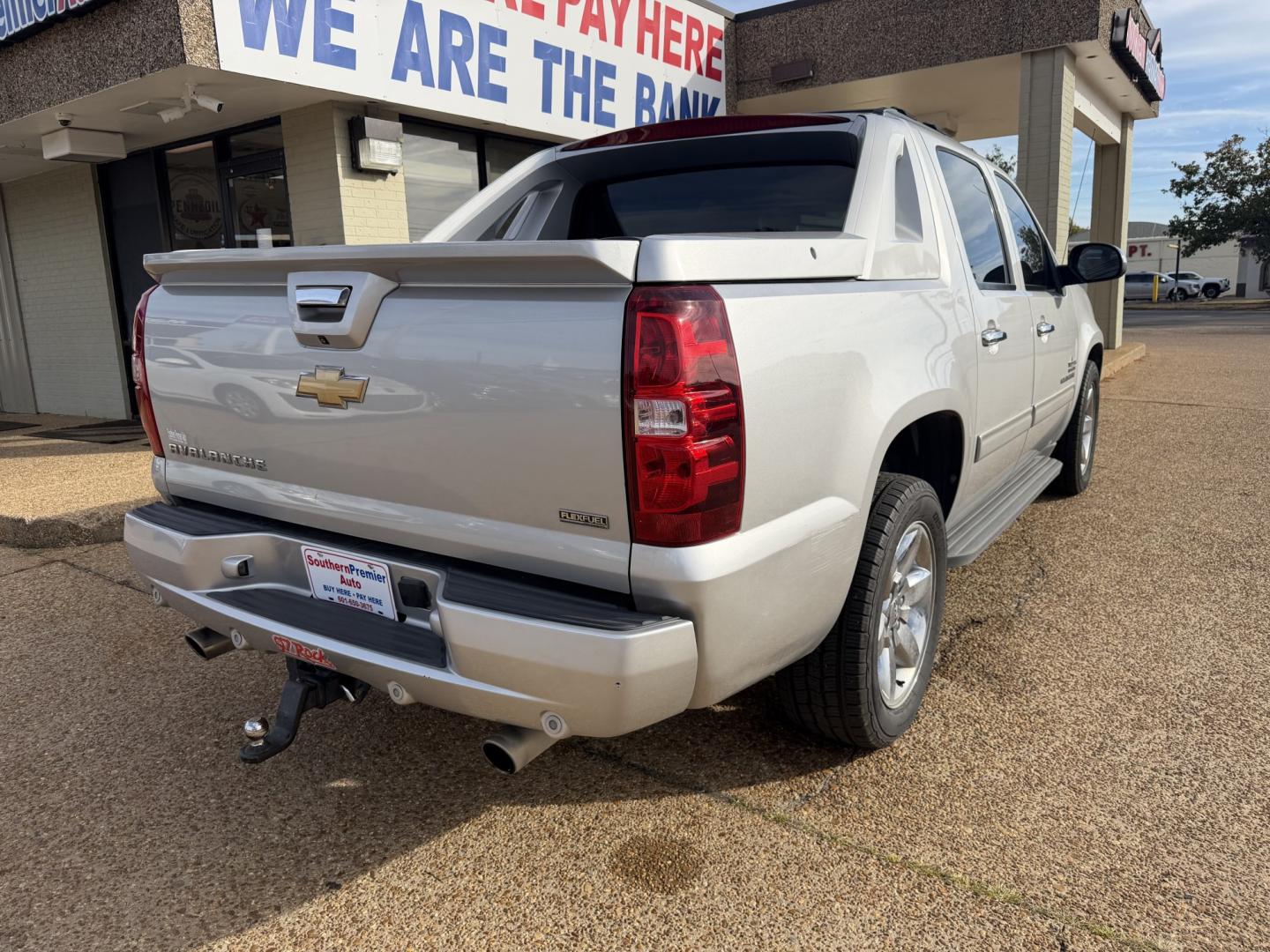 2011 SILVER CHEVROLET AVALANCHE LT (3GNMCFE08BG) , located at 922 W. Beacon St., Philadelphia, MS, 39350, (601) 650-3675, 32.770447, -89.127151- Photo#5