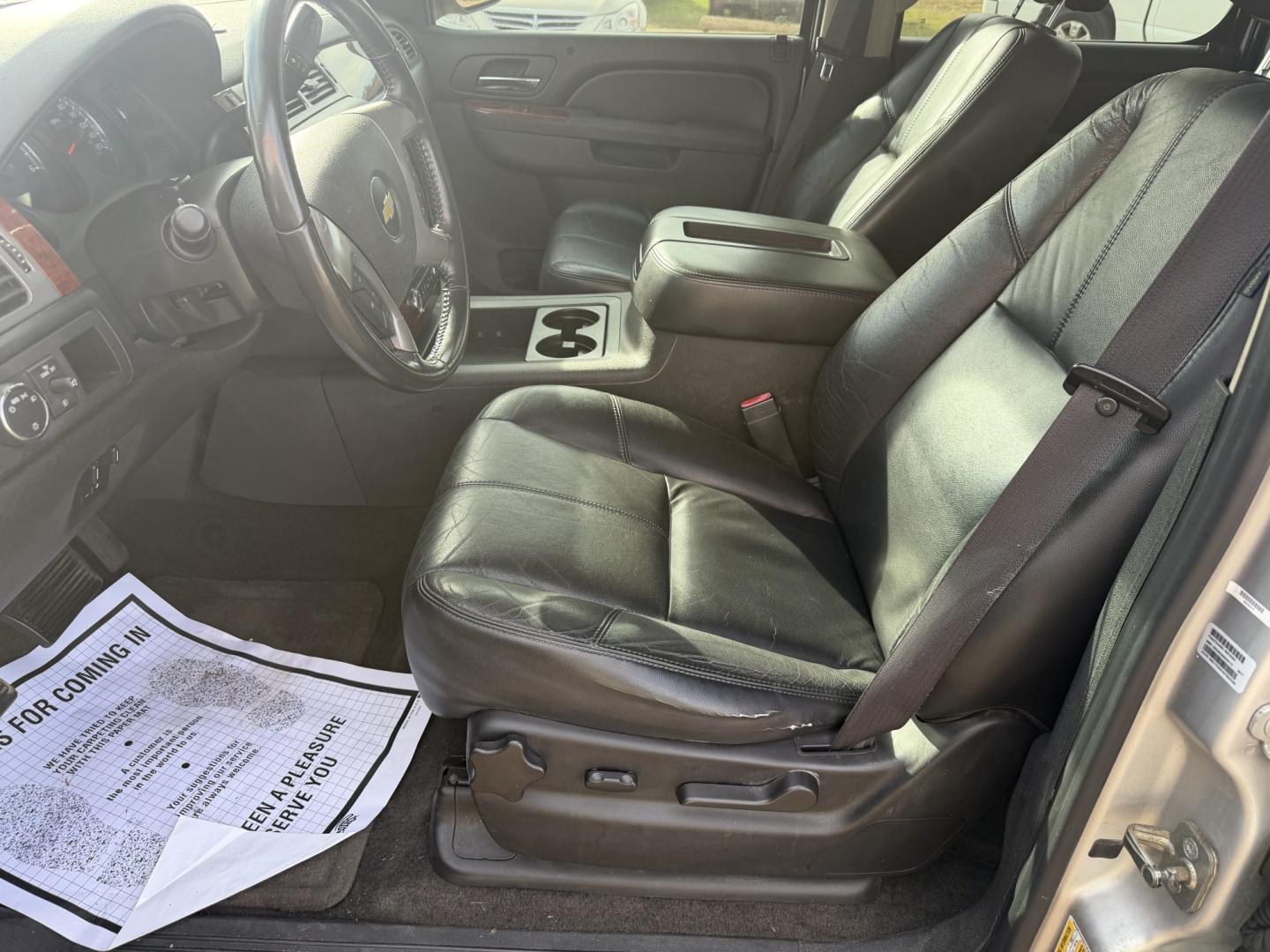 2011 SILVER CHEVROLET AVALANCHE LT (3GNMCFE08BG) , located at 922 W. Beacon St., Philadelphia, MS, 39350, (601) 650-3675, 32.770447, -89.127151- Photo#9