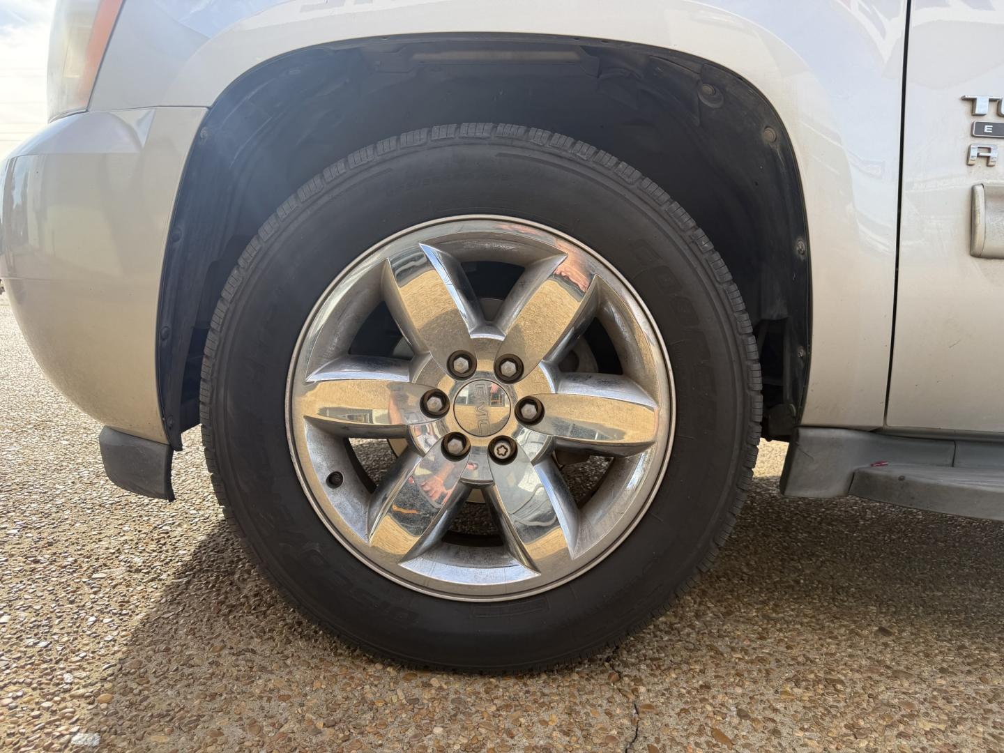 2011 SILVER CHEVROLET AVALANCHE LT (3GNMCFE08BG) , located at 922 W. Beacon St., Philadelphia, MS, 39350, (601) 650-3675, 32.770447, -89.127151- Photo#7