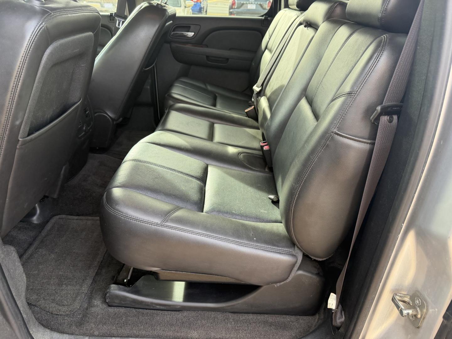 2011 SILVER CHEVROLET AVALANCHE LT (3GNMCFE08BG) , located at 922 W. Beacon St., Philadelphia, MS, 39350, (601) 650-3675, 32.770447, -89.127151- Photo#13